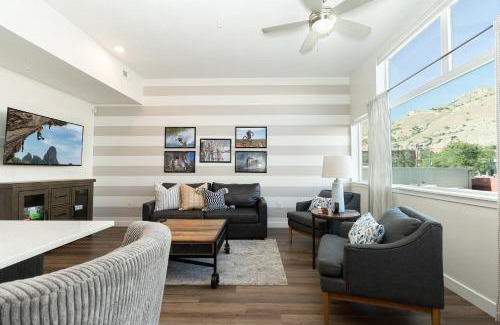 Capitol Hill Apartment | Apartments Close to Downtown, Conventions, Airport, Mountains, Shopping