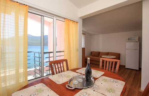 Putnikovic Apartment | Apartments Ereš Zuronja-One-Bedroom Apartment with Sea View 2