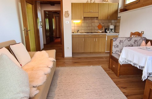 Rifiano Apartment | Apartments Innerhofer Apartment with balcony and mountain view