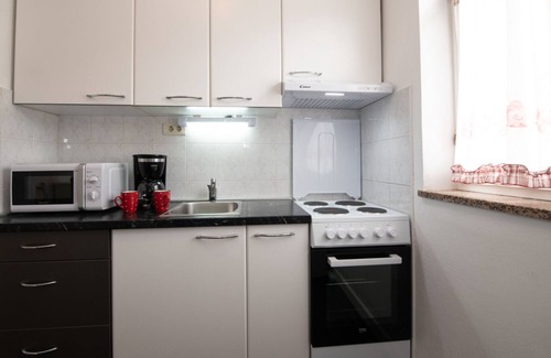 Ika Apartment | Apartments Mirjana IKA - Studio Apartment With Balcony (A1)