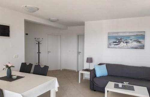 Lovrecica Apartment | Apartments Oleander Lovrečica-residence with pool