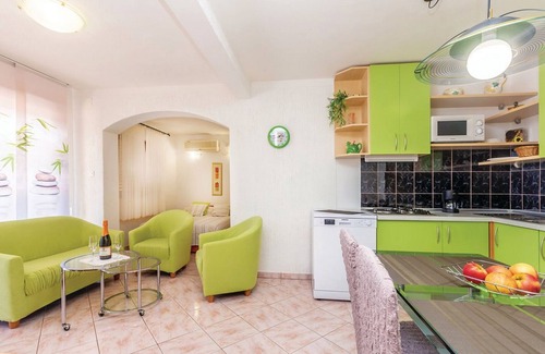 Cesarica Apartment | Apartments Paola - Studio Apartment with Terrace and Sea View