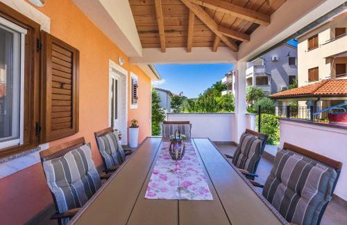 Cizici Apartment | Apartments Rose