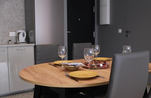 Srodmiescie Apartment | Apartments Space and More, Dmowskiego - 20 minut do RYNKU, Self Check-In 24H, Parking