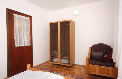 Porat Apartment | Apartments with a parking space Porat, Krk - 5322