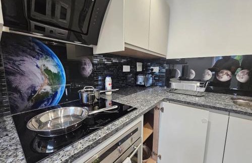 Luton Apartment | Apollo 16-1 bed town center