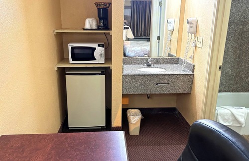 Fairfield Hotel | Apollo Lodge and RV Park