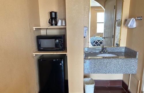 Fairfield Hotel | Apollo Lodge and RV Park