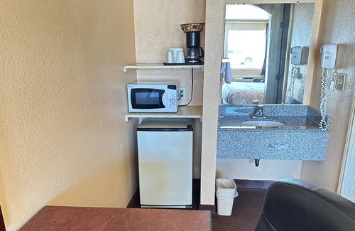 Fairfield Hotel | Apollo Lodge and RV Park