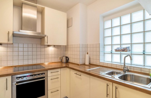 Oberderdingen Apartment | Aposto Apartment 2 with Balcony and Wi-Fi