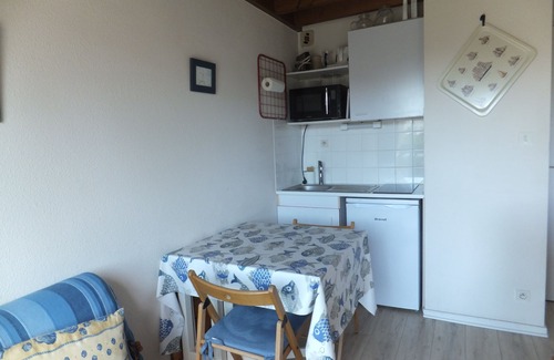 Locmariaquer Apartment | App. duplex in Locmariaquer, on the edge of the gulf, direct access to the sea.