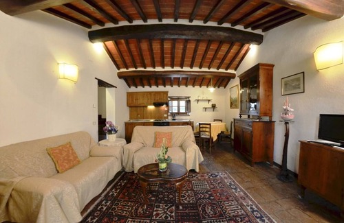 San Pietro a Cegliolo Apartment | APP. GERANIO x4 Beautiful farmhouse surrounded by nature, with swimming pool just 3 km from Cortona