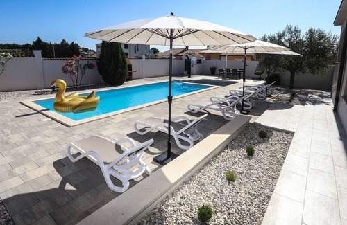 Gedici Apartment | App Nina with Pool in Nova Vas
