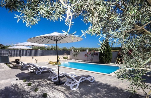 Gedici Apartment | App Nina with Pool in Nova Vas