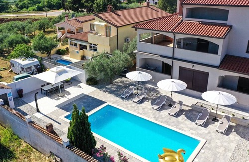 Gedici Apartment | App Nina with Pool in Nova Vas