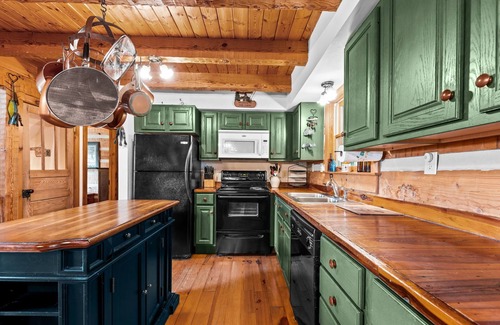 Ferguson Cabin | Appalachian log cabin in Leatherwood Mountains with 2 bdrms + loft, Views