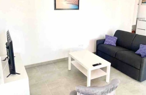 Euromed - La Joliette Apartment | Apparemment Lumineux