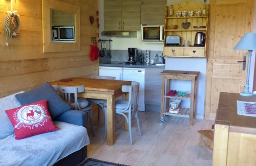 Meribel-Mottaret Apartment | Appart. 2p comfortable - at the foot of the slopes, private Pkg, Wifi, unobstructed view