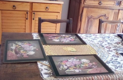 Embrun Villa | Appart 65m, 2-6 people, 2 bedroom and living room with very comfortable sofa.