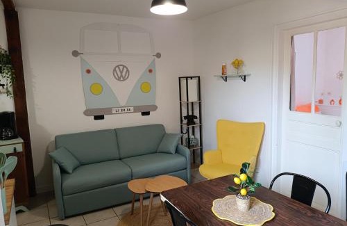 Chateauneuf-en-Thymerais House | Appart' année 70 qui ose les couleurs