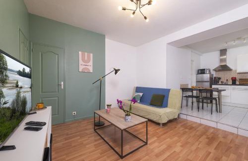 Saint-Serge Apartment | Appart calme avec parking proche place Ney
