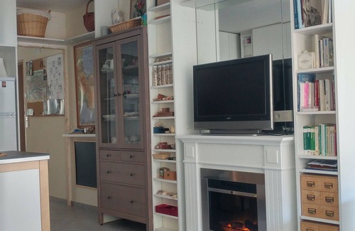 Roses Town Center Apartment | appart. Center village, 4 min. at the foot of the beach. Parking, wifi, sat, tv fr.