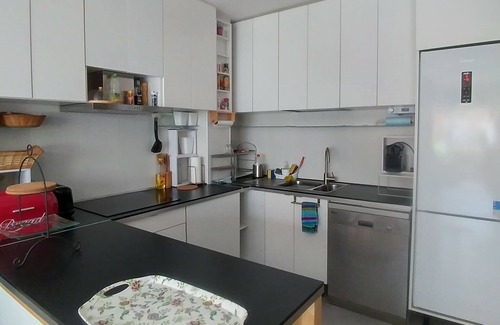 Roses Town Center Apartment | appart. Center village, 4 min. at the foot of the beach. Parking, wifi, sat, tv fr.