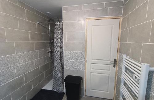 Beausemblant Apartment | Appart complet 2 chambres calme facture et repas possibles