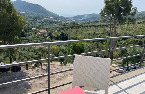 Itri Apartment | Appartamento Accogliente in Villa Panoramica Appena Ristrutturata