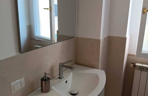 Chiaia Apartment | Appartamento appena ristrutturato , dotato di ogni comfort.