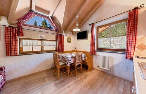 San Giovanni di Fassa Apartment | Appartamento Catinaccio Rosengarten