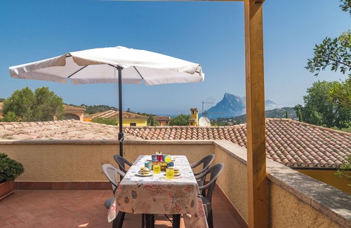 Monte Petrosu Apartment | Appartamento Est With Shared Pool