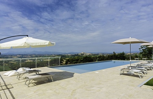 Sant'Elpidio a Mare Apartment | Appartamento Gli Ulivi con Piscina