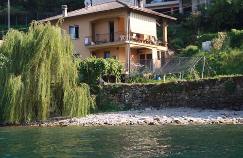 Lezzeno Apartment | Appartamento IN Villa A Lagohouse With Garden