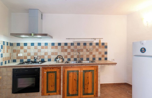 Monte Petrosu Apartment | Appartamento Levante With Shared Pool, Monte Petrosu, Italy