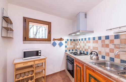 Monte Petrosu Apartment | Appartamento Levante With Shared Pool, Monte Petrosu, Italy