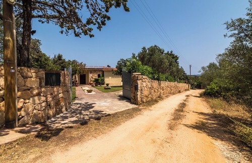 Monte Petrosu Apartment | Appartamento Levante With Shared Pool, Monte Petrosu, Italy