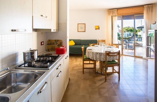 Eraclea Mare Apartment | Appartamento n.7 Condominio Elite con Piscina con Lettini W-fi 2 Camere