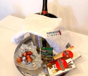 Rezza Apartment | Appartamento Rapallo Sky Garden Maria Jose Liguria - Attico vista mare - Terraces - 2 bagni- 2 Camera da Letto - Box, Wi-fi, Idromassaggio Free inteiro Attico per Voi, con Ascensore