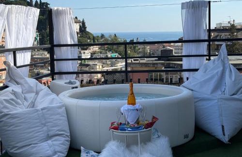 Rezza Apartment | Appartamento Rapallo Sky Garden Maria Jose Liguria - Attico vista mare - Terraces - 2 bagni- 2 Camera da Letto - Box, Wi-fi, Idromassaggio Free inteiro Attico per Voi, con Ascensore