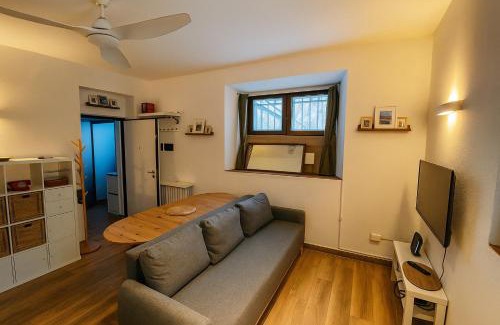 Como Apartment | Appartamento Storico in Villa Anni '30 - Vicino al Centro Como