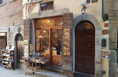 Quartiere di Porta Crucifera Apartment | Appartamento Vasaria B: A graceful studio apartment located in the historic center of Arezzo, with Free WI-FI.