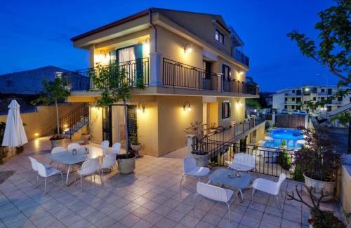 Marina di Ragusa Apartment | Appartamento Venere in villa 15pax
