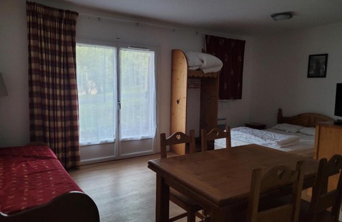 Besse-et-Saint-Anastaise Apartment | appartement 2 pièces APMR