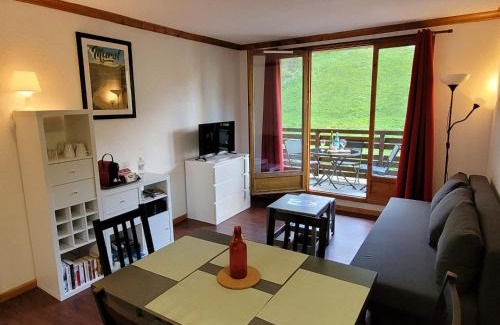 Besse-et-Saint-Anastaise Apartment | Appartement Hauteurs Super Besse - 4 personnes -Piscine & Garage