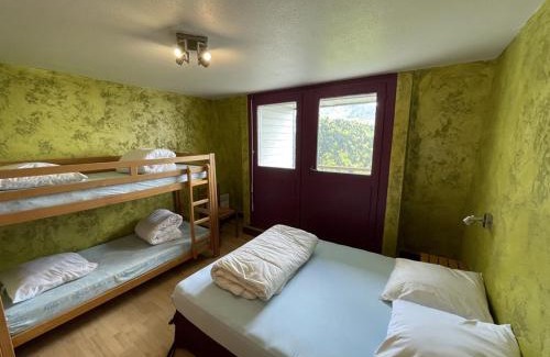 Saint-Jacques-des-Blats Apartment | Appartement T3 à Saint-Jacques-des-Blats, 2 chambres, parking, animaux acceptés - FR-1-787-18