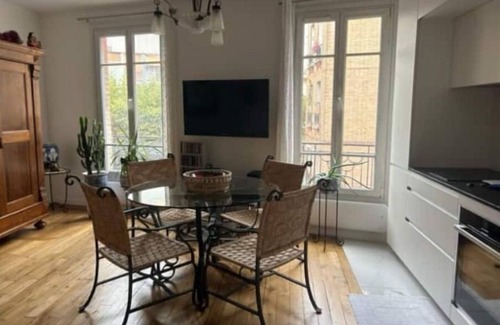 Republique–Point-du-Jour Apartment | Appartement Contemporain Entièrement Rénové Récemment, Élégant et Lumineux