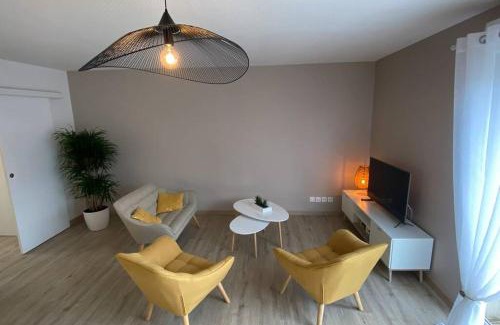 Saint-Julien-les-Villas Apartment | appartement maison en duplex 80m² jardin terrasse