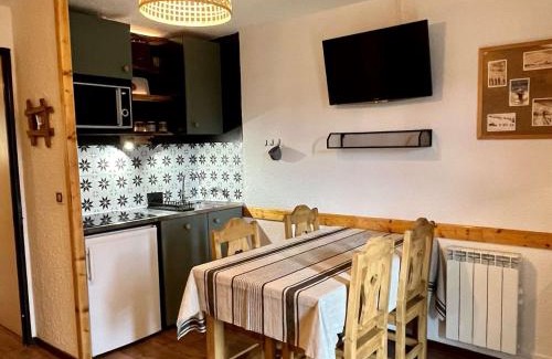Eclose-Ouest Apartment | Appartement 2 pièces pour 5 pers. à L'Alpe d'Huez, proche commerces et télécabine, animaux admis - FR-1-405-346