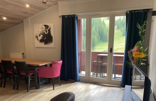 Guillaumes Apartment | Appartement 3 Pièces Rénové - 2 Chambres - Belle vue - 2 Terrasses